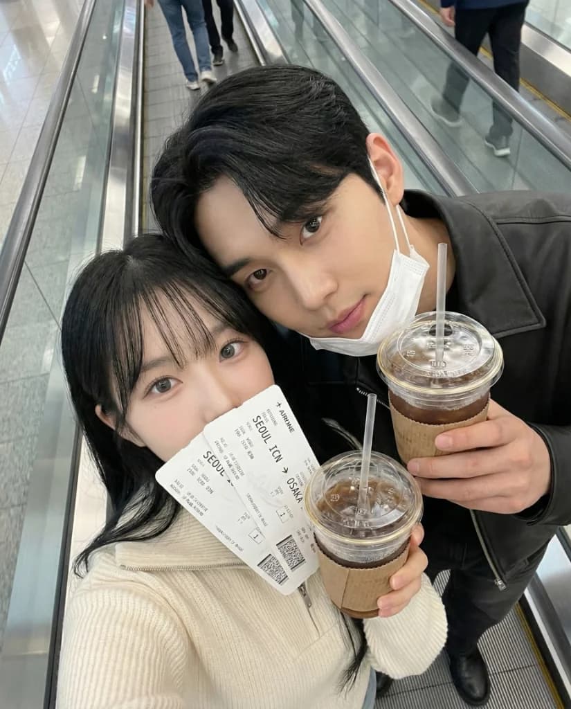 Airport couple photo